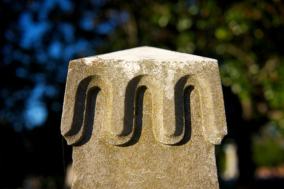 Monument Top