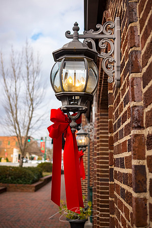 Dublin Downtown - Dec 2022 - 28 - Decorated Light, 310 Bellevue Ave