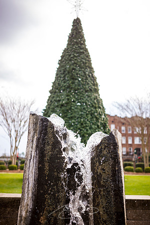 Dublin Downtown - Dec 2022 - 30 - Fountain and Holiday Tree, N. Monroe St. and Bellevue Ave