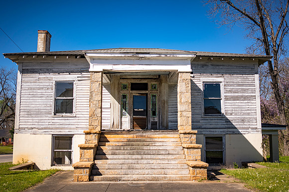 Sparta - Mar 2023 - 5 - Roberts-Beall House (Neglected), 40 Momument Sq