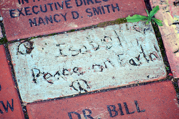 Peace on Earth, says Isabel