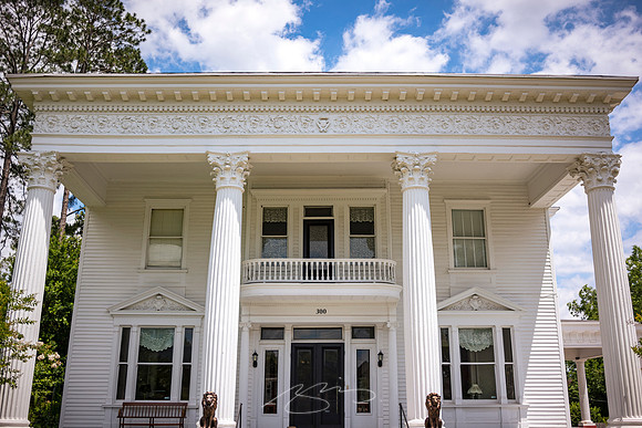 Montezuma - May 2023 - 4 - Columns, 300 N. Dooly St