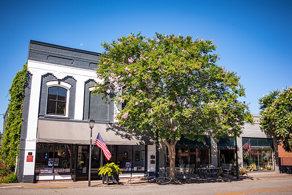 Madison - Jun+Jul 2022 - 86 - Gallery and Shop, W. Jefferson St